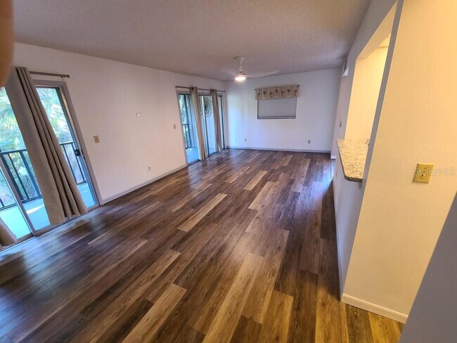 Building Photo - 120 Hibiscus Woods Ct