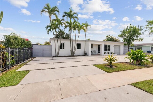 Building Photo - 11430 SW 52nd Terrace