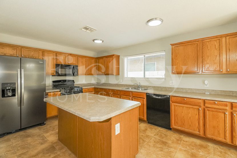 Building Photo - 5878 E Cedarbird Dr