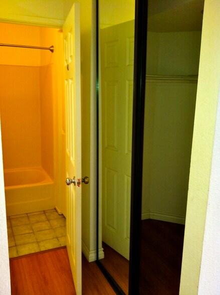 Building Photo - 9459 Fairgrove Ln