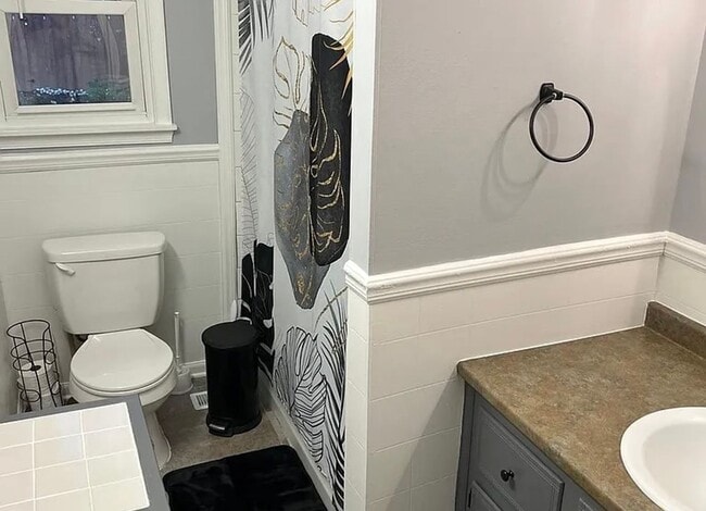 Building Photo - Beautiful 3 Bedroom House