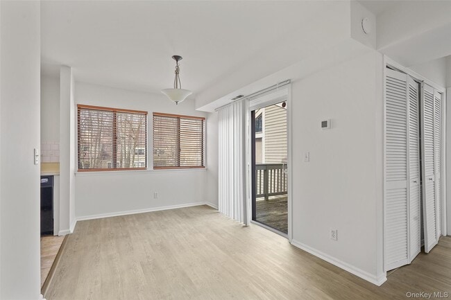 Building Photo - 132 Stonemeadow Dr