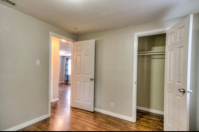 Building Photo - 5560 Otis Ct