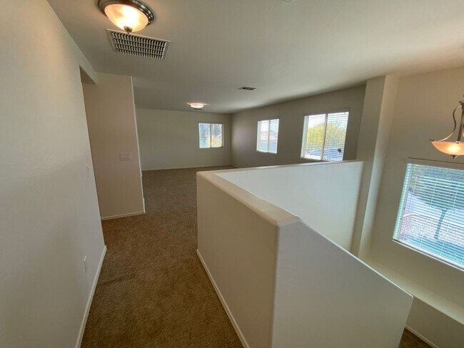 Building Photo - Chandler Gem!