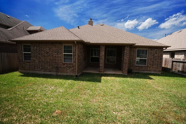 Building Photo - 1067 Cedar Lake Ct