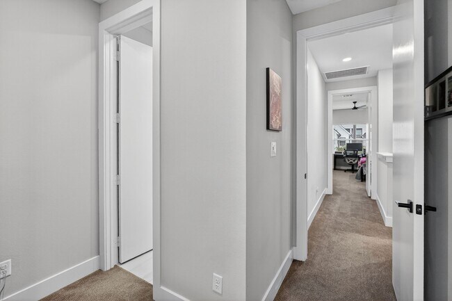 Building Photo - 297 Estates Cir
