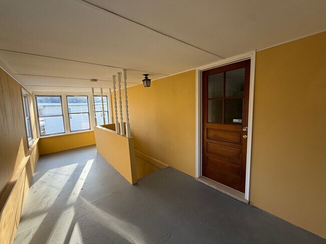 Building Photo - 35 Pleasant St