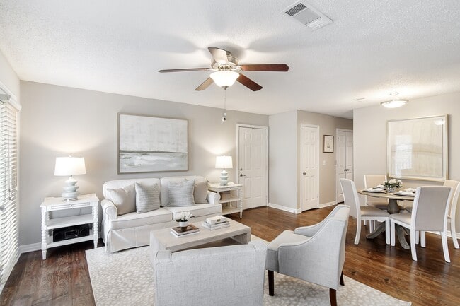 Building Photo - Lakeshore Pointe Apartment Homes