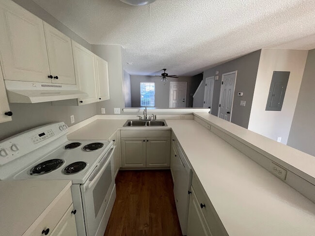 Building Photo - 6718 Bryant St