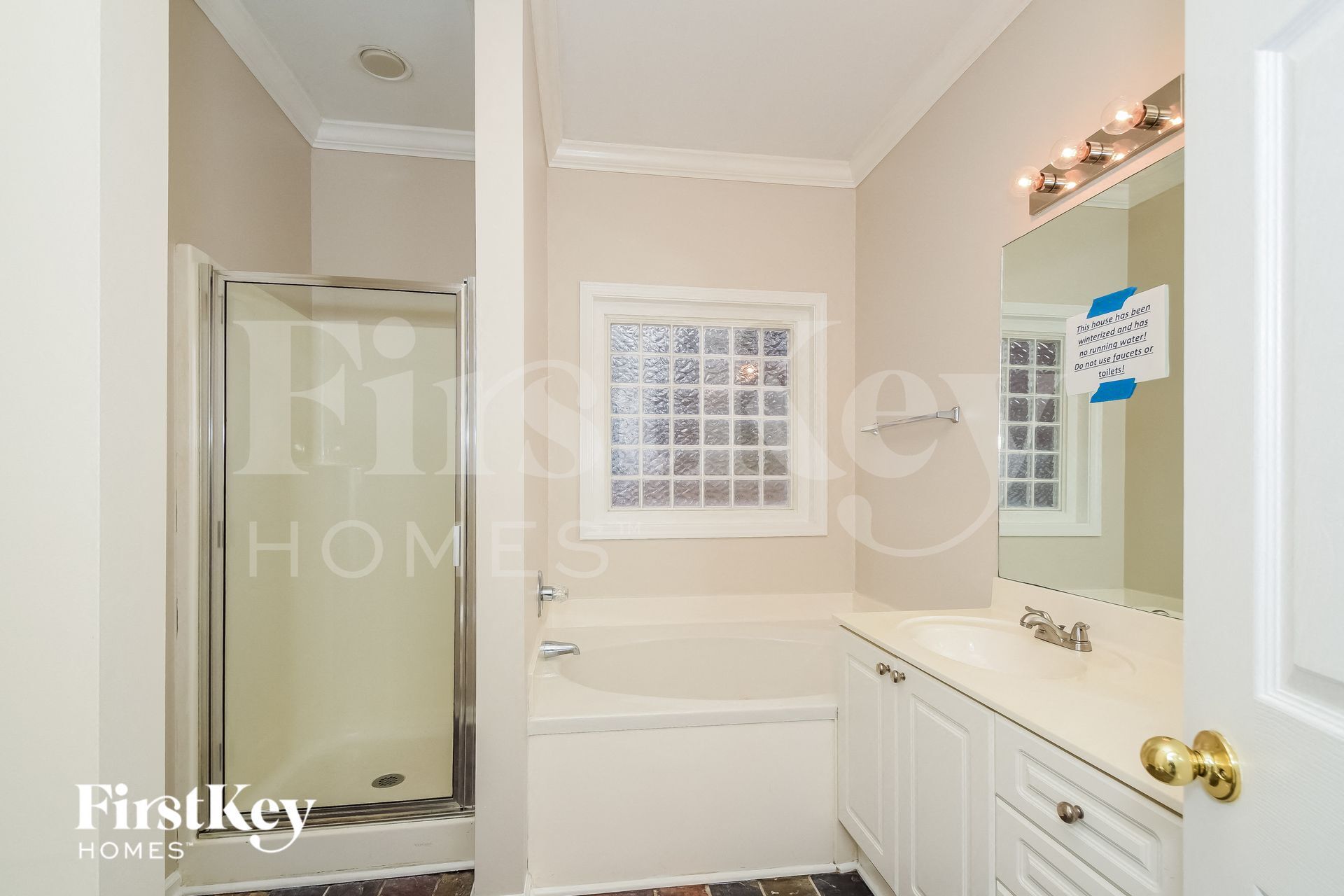 Building Photo - 540 Enclave Cir