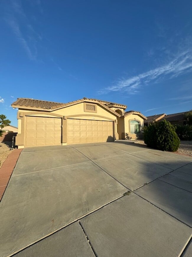 Building Photo - Vail- 3 bedroom/ 2 bathroom with 3 car garage