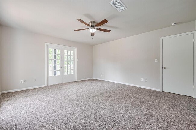 Building Photo - 10815 Creektree Dr