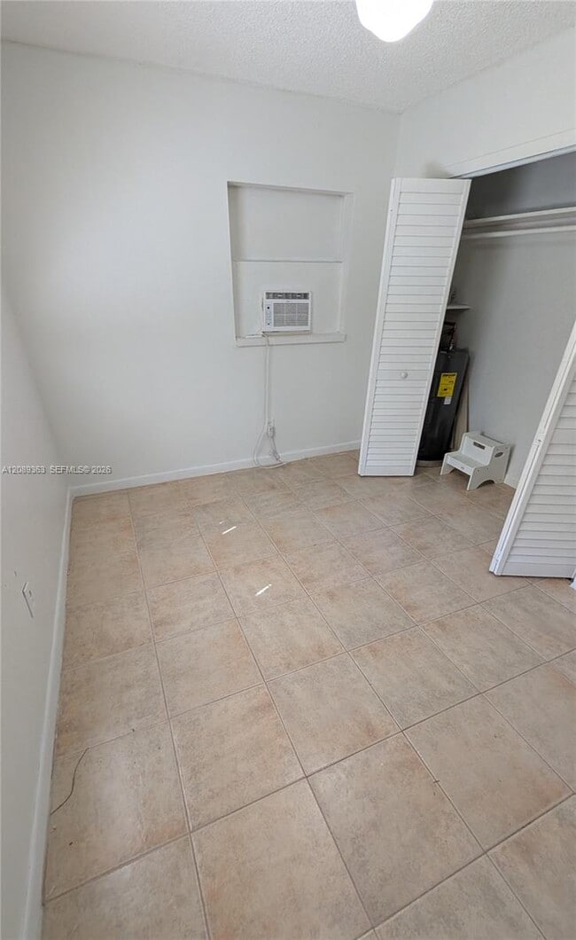 Building Photo - 10 Silver Springs Dr