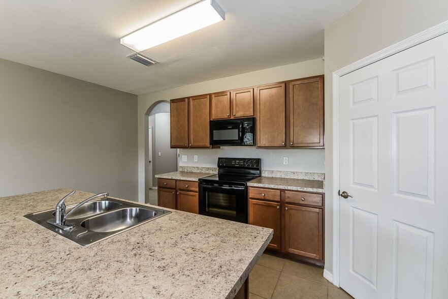 Building Photo - 449 SW 19th St