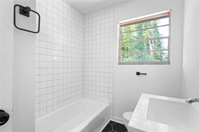 Building Photo - 5726 Southwick Ct SW
