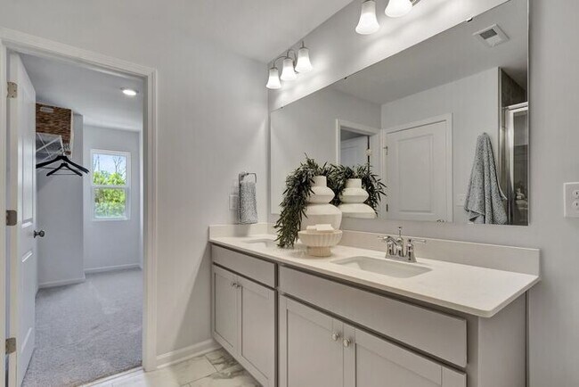 Building Photo - Lavanya Townhouse Arberdene