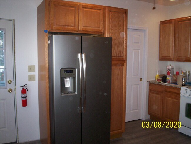 Kitchen - 1237 S Market St