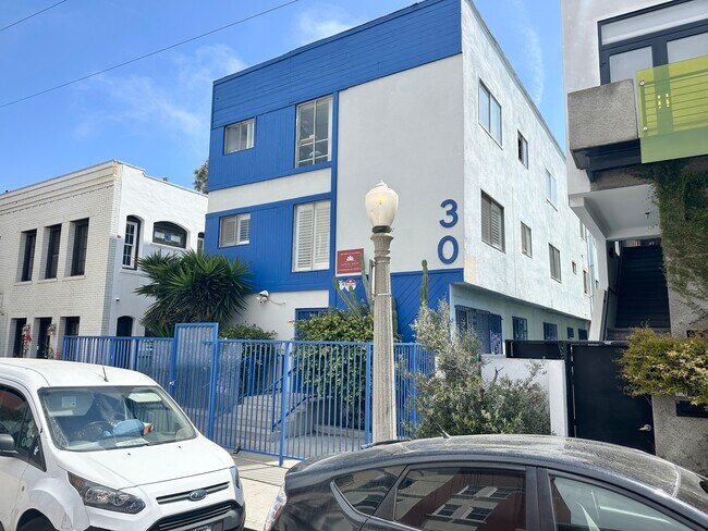 Primary Photo - 30 Horizon Ave