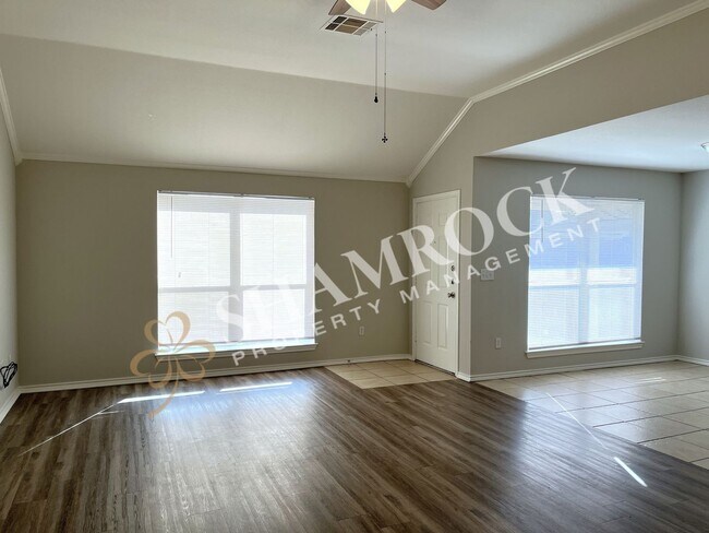 Building Photo - 10205 Lilac Ln