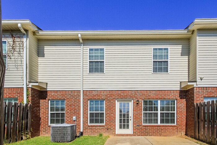 Building Photo - 151 Grove Landing Ct