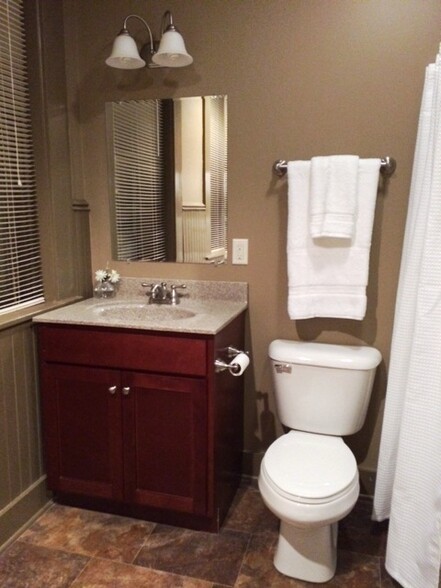 bath - 1132 Locust St