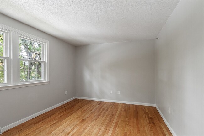 Building Photo - 148 Flower Ln