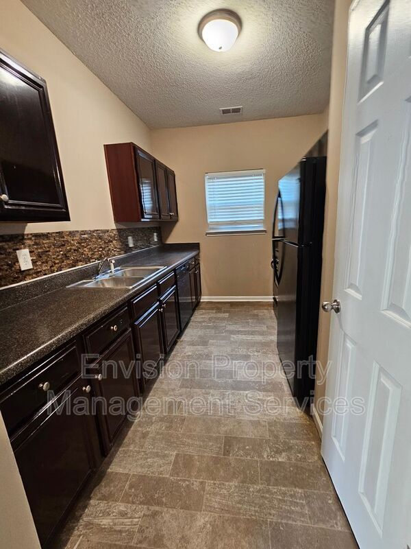 Building Photo - 2318 Hackamore Dr