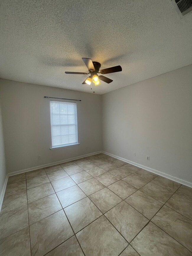 Building Photo - 117 Leeswood Cir