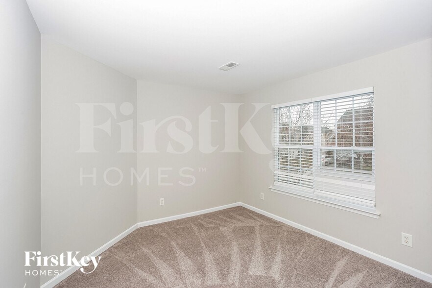 Building Photo - 130 Rusty Nail Dr