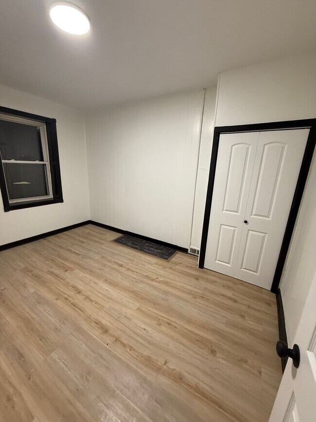 Building Photo - updated 4 bedroom 2.5 Bathroom house for rent