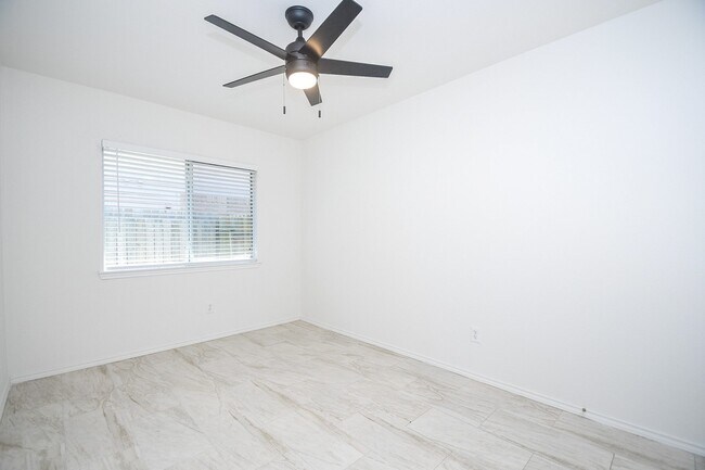 Building Photo - 6306 Spruce Manor Ln