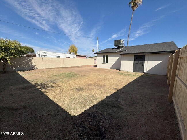 Building Photo - 546 S Hobson