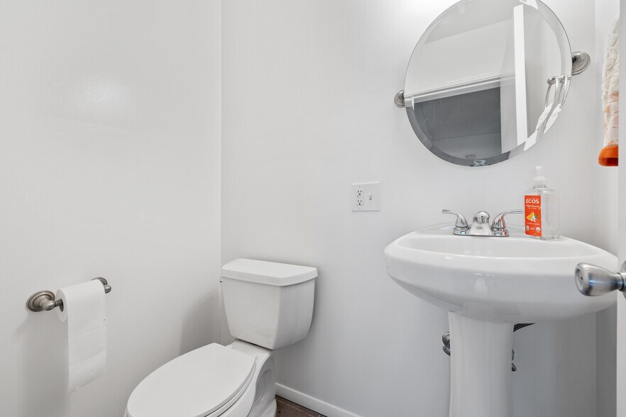 Building Photo - 1004 4th St