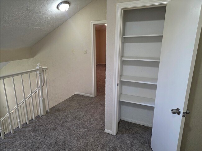 Building Photo - 12902 Skymeadow Dr
