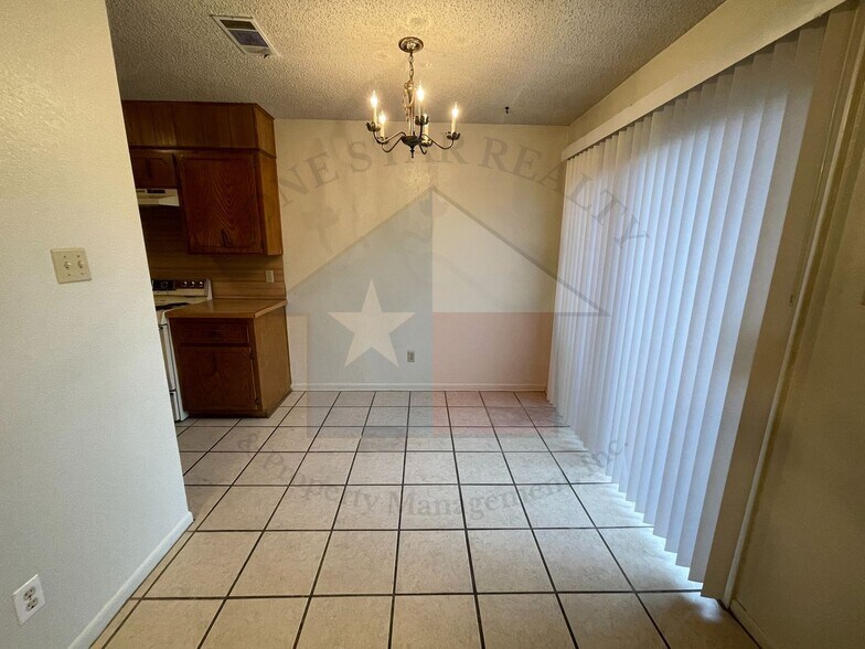 Building Photo - 3001 Lake Rd