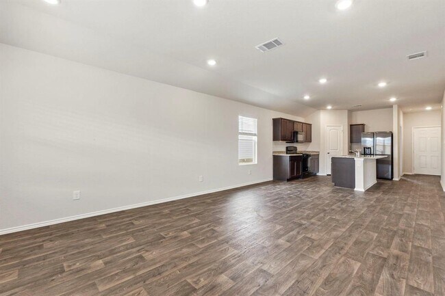 Building Photo - 128 Shimmering Cv