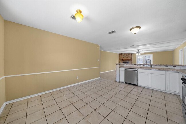 Building Photo - 9746 Seeker St