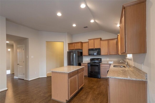 Building Photo - 310 Hyltin St