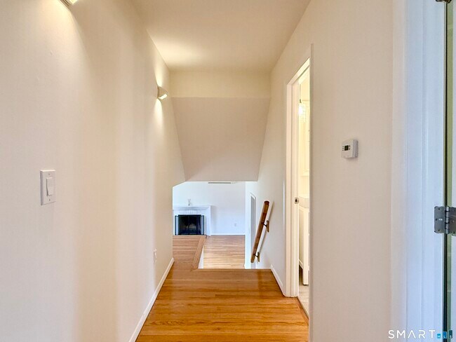 Building Photo - 47 Fuller Dr