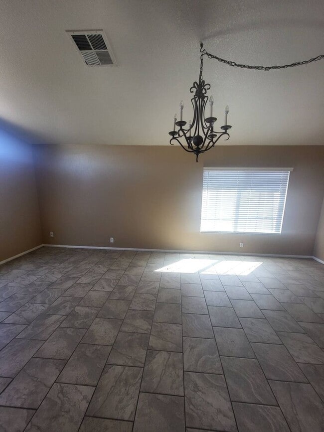 Building Photo - THE VINEYARDS IN APPLE VALLEY!!
