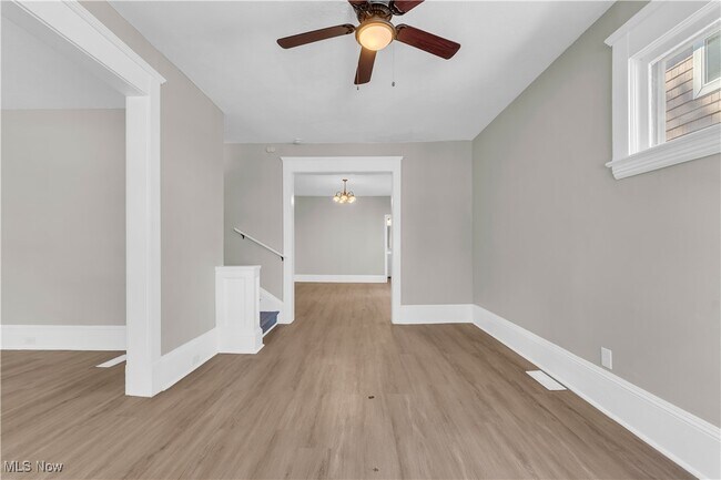Building Photo - 1344 E 112th St