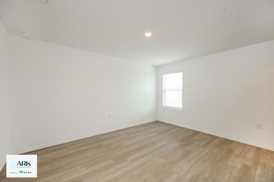 Building Photo - 11915 Cink Dr