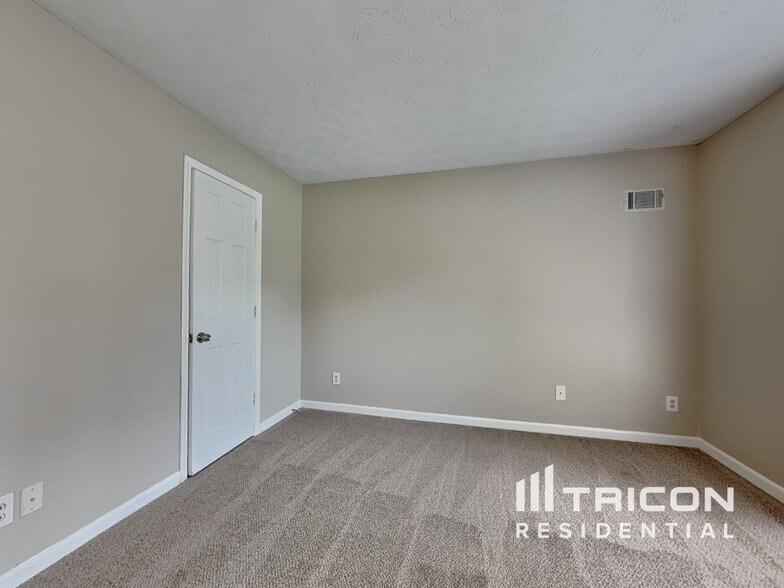 Building Photo - 4047 Linda Ln SW