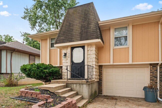 Primary Photo - Affordable 2-Bedroom Duplex with Garage, D...