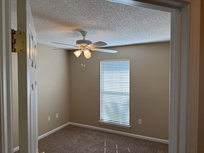 Building Photo - 567 Laurel Hill Cir