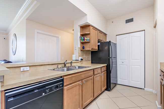 Building Photo - 5308 Myrtlewood Cir E