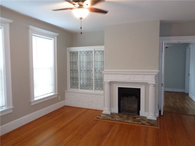 Building Photo - 164 Pine St