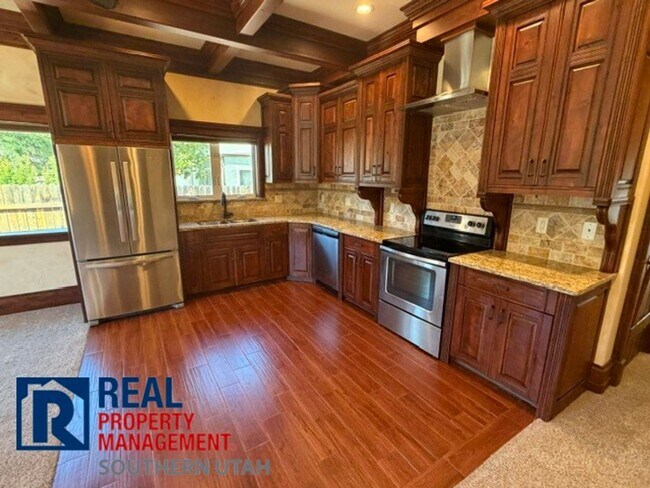 Building Photo - Luxury One-Bedroom Casita