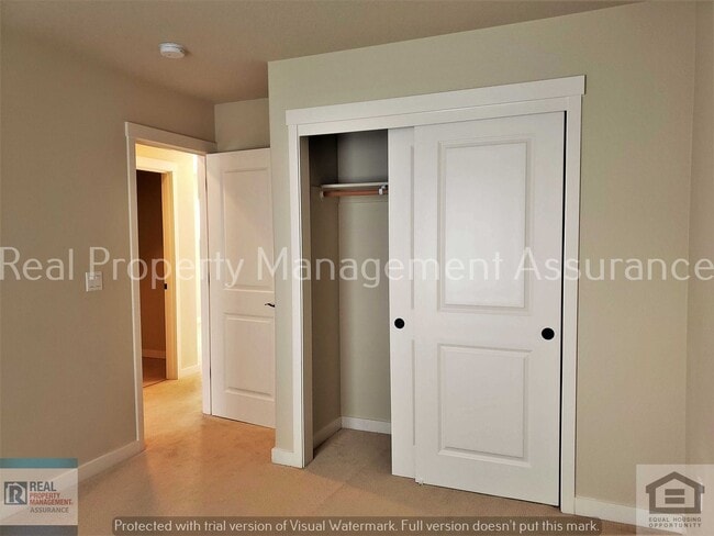 Building Photo - 28857 SW Geneva Loop