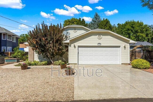 Building Photo - 2160 Dora Ln